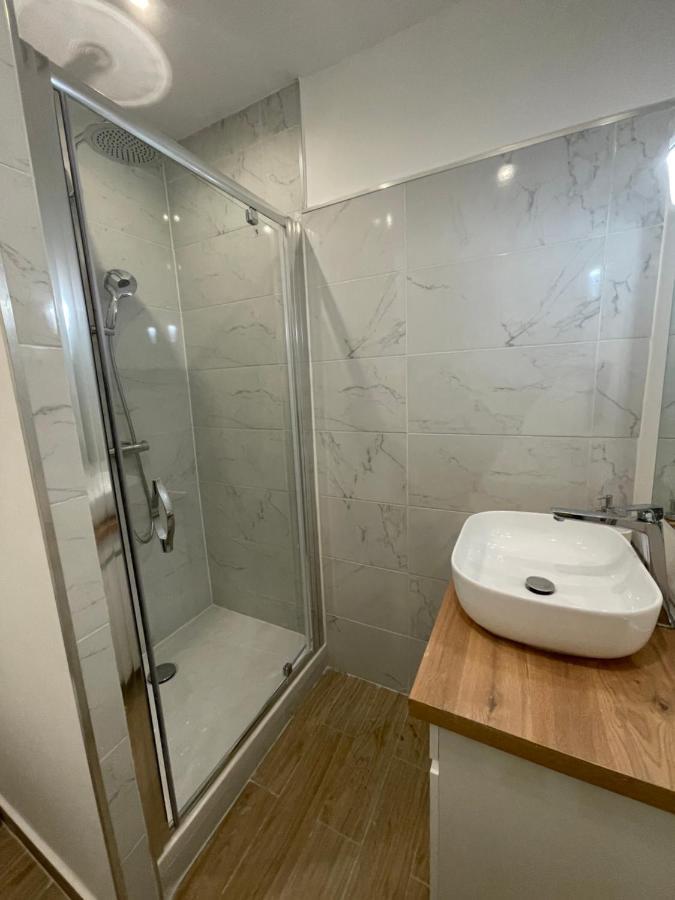 Le Casimir - Superbe T3 En Plein Centre Ville Renove Avec Gout - Wifi Béziers Dış mekan fotoğraf