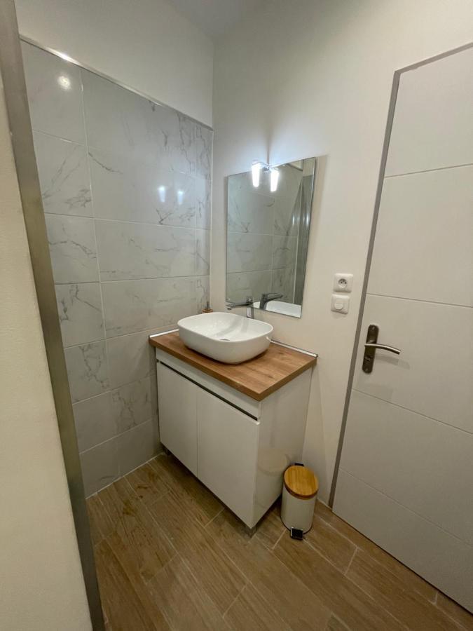 Le Casimir - Superbe T3 En Plein Centre Ville Renove Avec Gout - Wifi Béziers Dış mekan fotoğraf