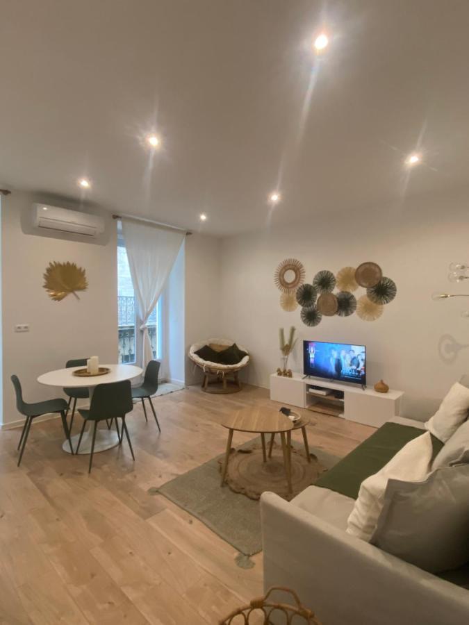 Le Casimir - Superbe T3 En Plein Centre Ville Renove Avec Gout - Wifi Béziers Dış mekan fotoğraf
